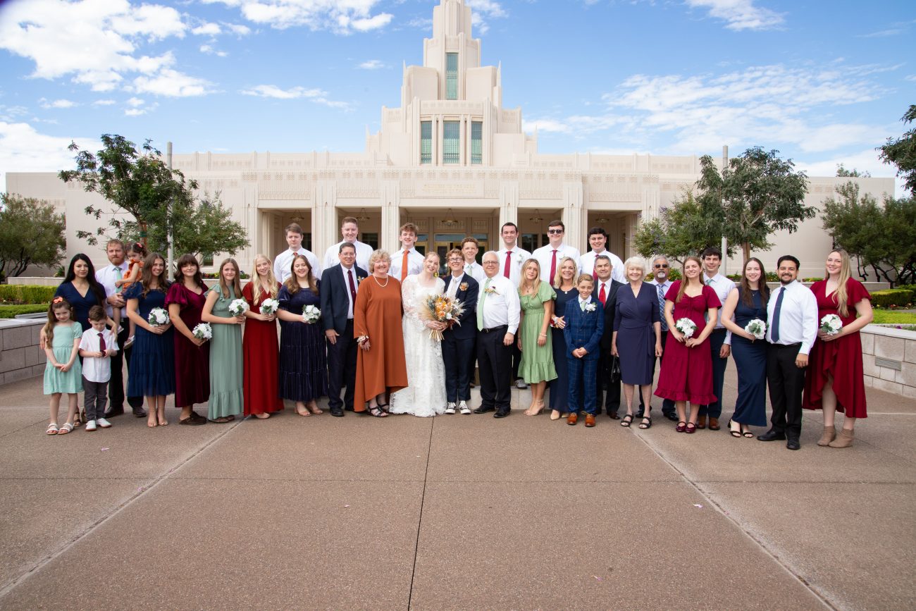 Family wedding photo at the Phoenix AZ Temple