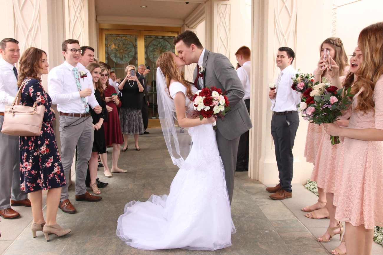 Bride and Groom kiss at the Gilbert Arizona Temple