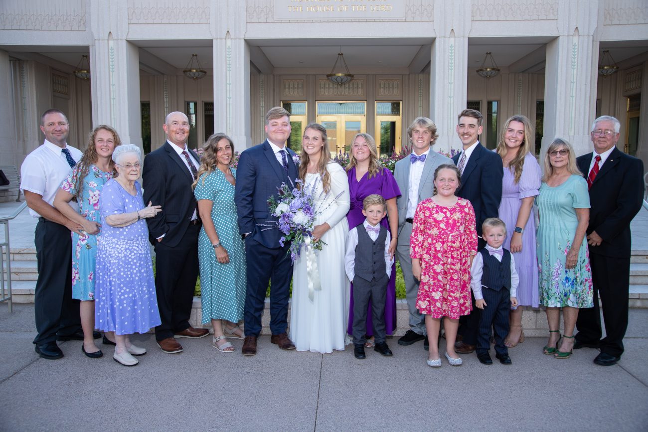 Family photo with bride and groom at the Phoenix Arizona Temple