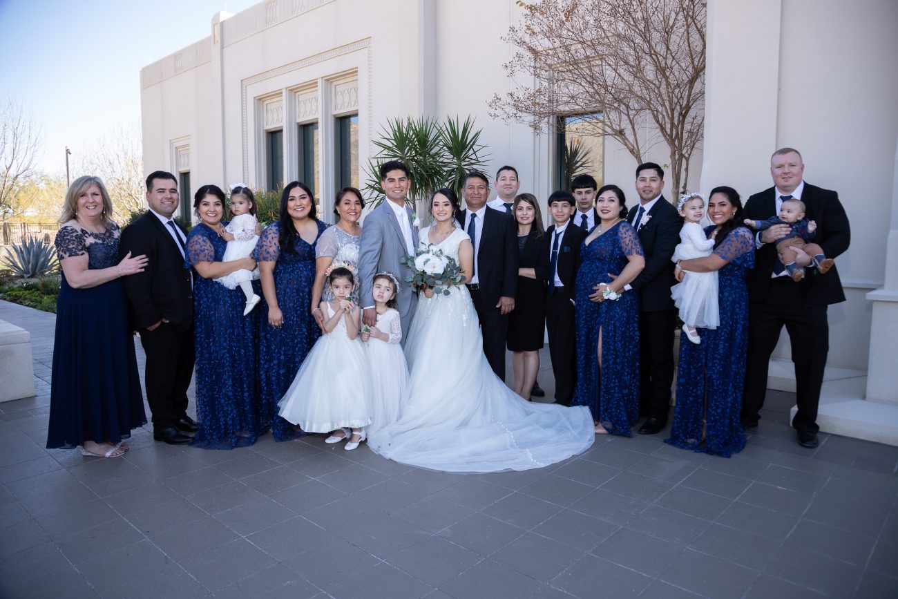 Tucson Arizona Temple wedding photos with family